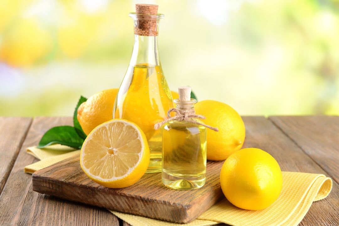 Etere di limone il principale per sbiancare la pelle del viso